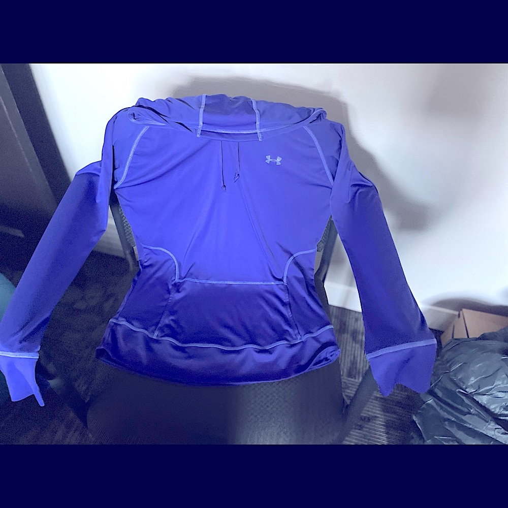 Under Armor Green semi fitted heat gear training top
